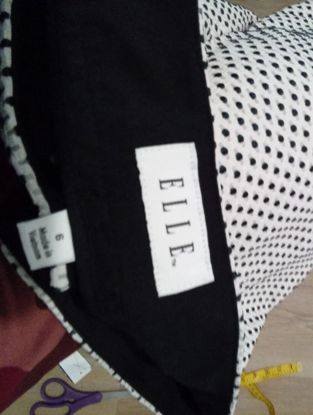Elle Size 6 Women's White with Black Polka Dots Scallop Hem Dress Shorts